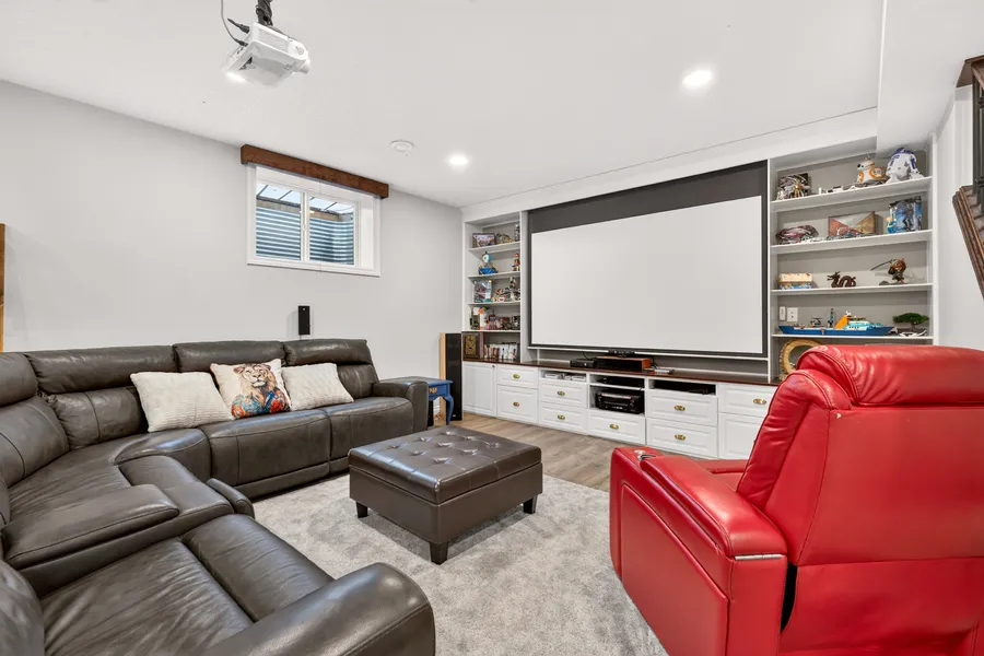 Home theatre, built-in media wall
